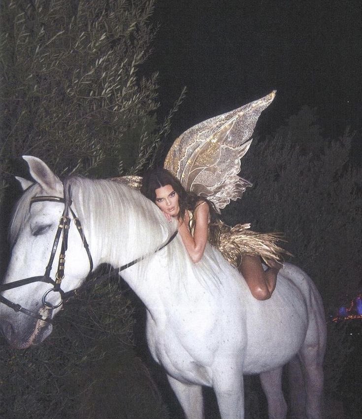 myenergyofsuces's tweet photo. Kendall Jenner in her iconic fairy costume for Halloween, 2019. https://t.co/Z94Pn9B9OL