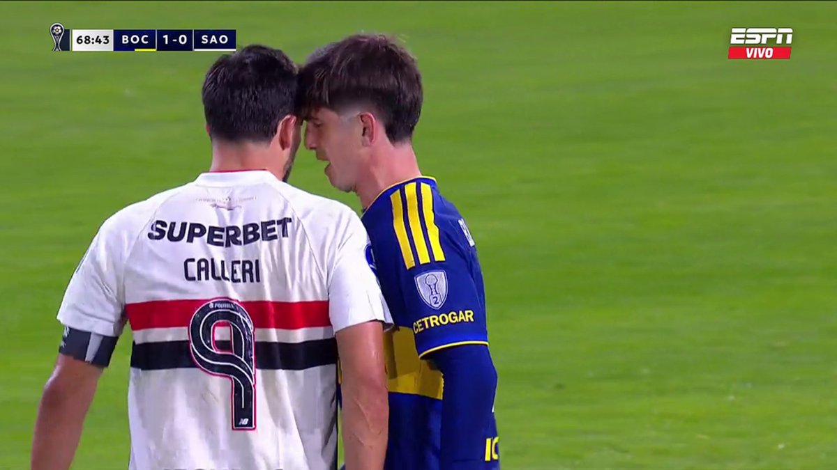 la12tuittera's tweet photo. ⚠️El CABEZAZO de Calleri a #Belmonte, fue AMONESTADO el 9 de SPFC por el chileno Piero Maza.

❌Fernando Vejar no llamó desde el VAR para una posible roja. https://t.co/FlnvIWE2cT