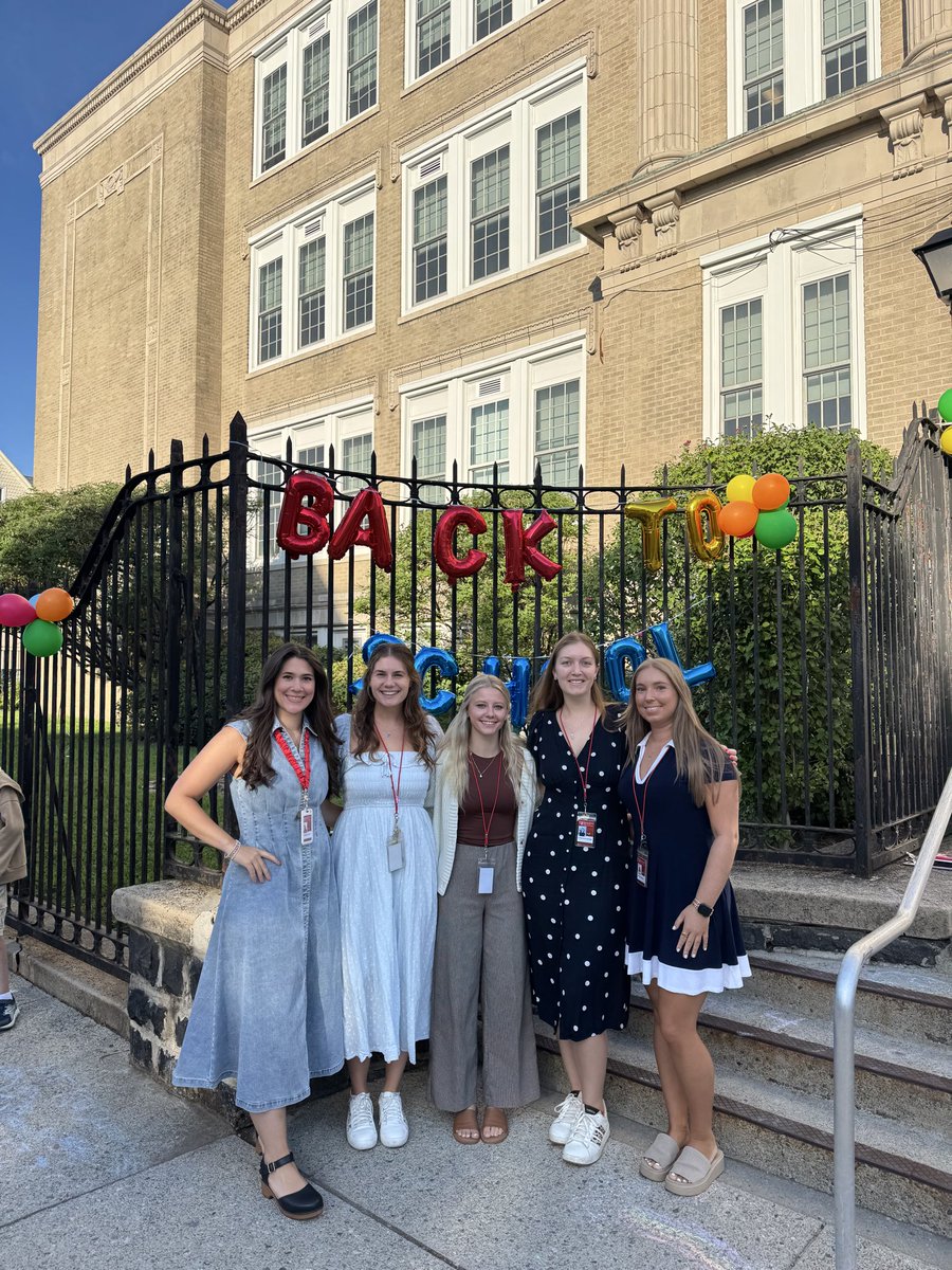 MsPuso's tweet photo. I couldn’t have asked for a better first day of school! ✨💕 #thirdgradedreamteam #thirdgrade #firstday #trs https://t.co/47EexD1T8g