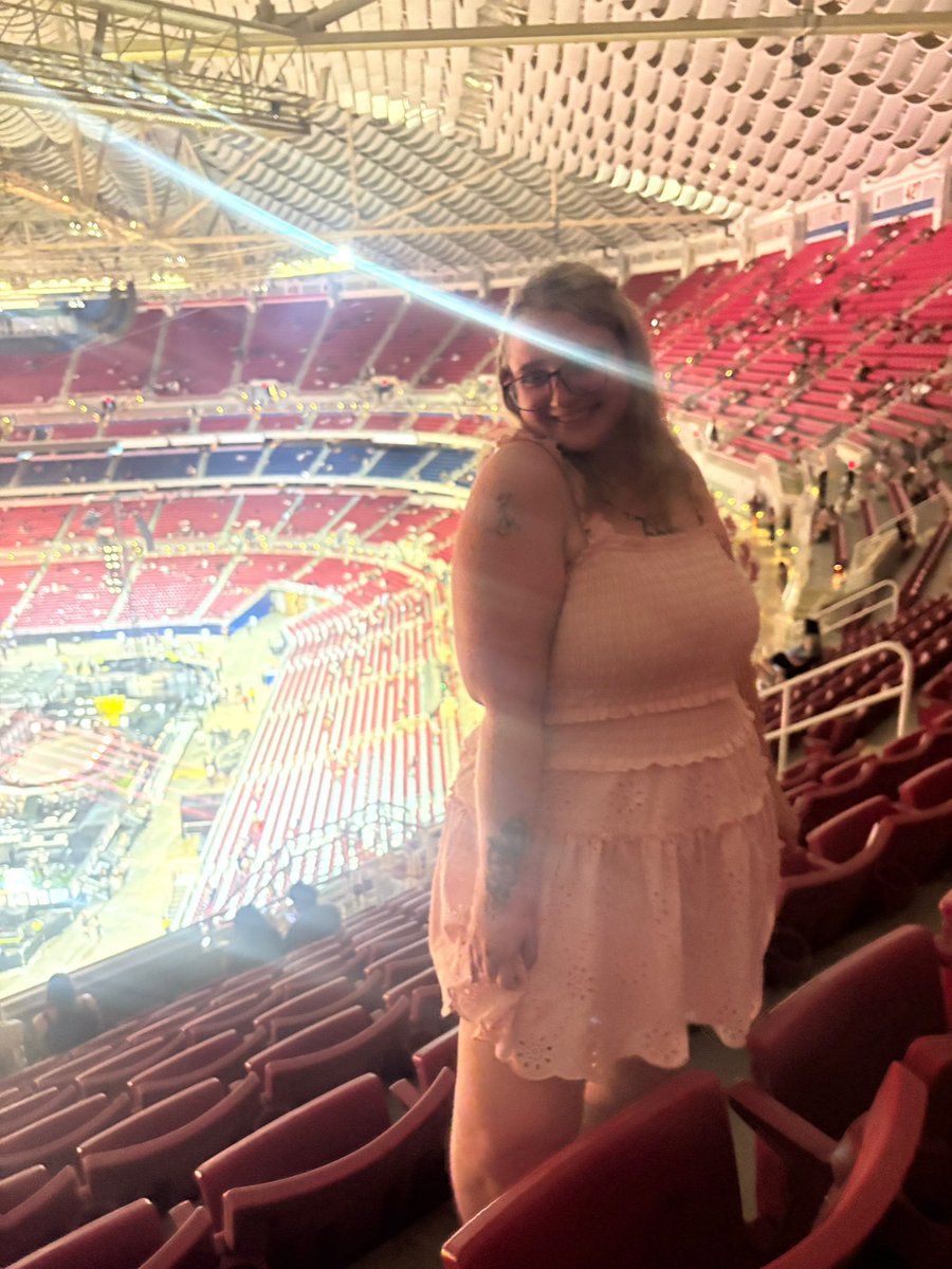 itzzmaads's tweet photo. chris brown &amp; usher DID NOT disappoint 🎸🎫❤️ https://t.co/hg25bnsAdK