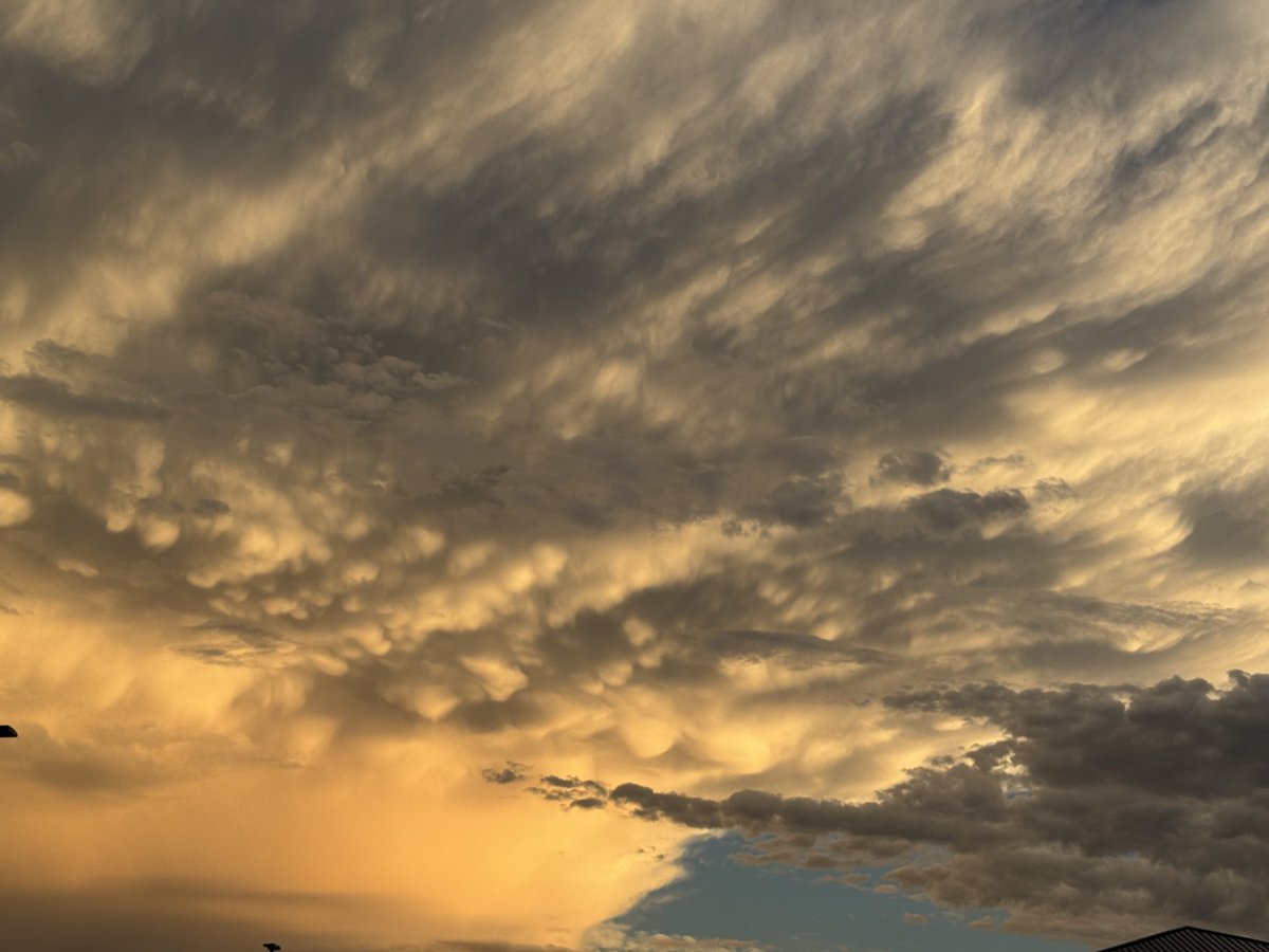 coloradowxman's tweet photo. @NWSPueblo @NWSBoulder Mother Nature on display from on top of the Palmer Divide in Colorado as the anvil top and underlying Mammatus clouds were lit up by the setting sun…not to mention the double rainbow. https://t.co/iNW9NSWUJ3