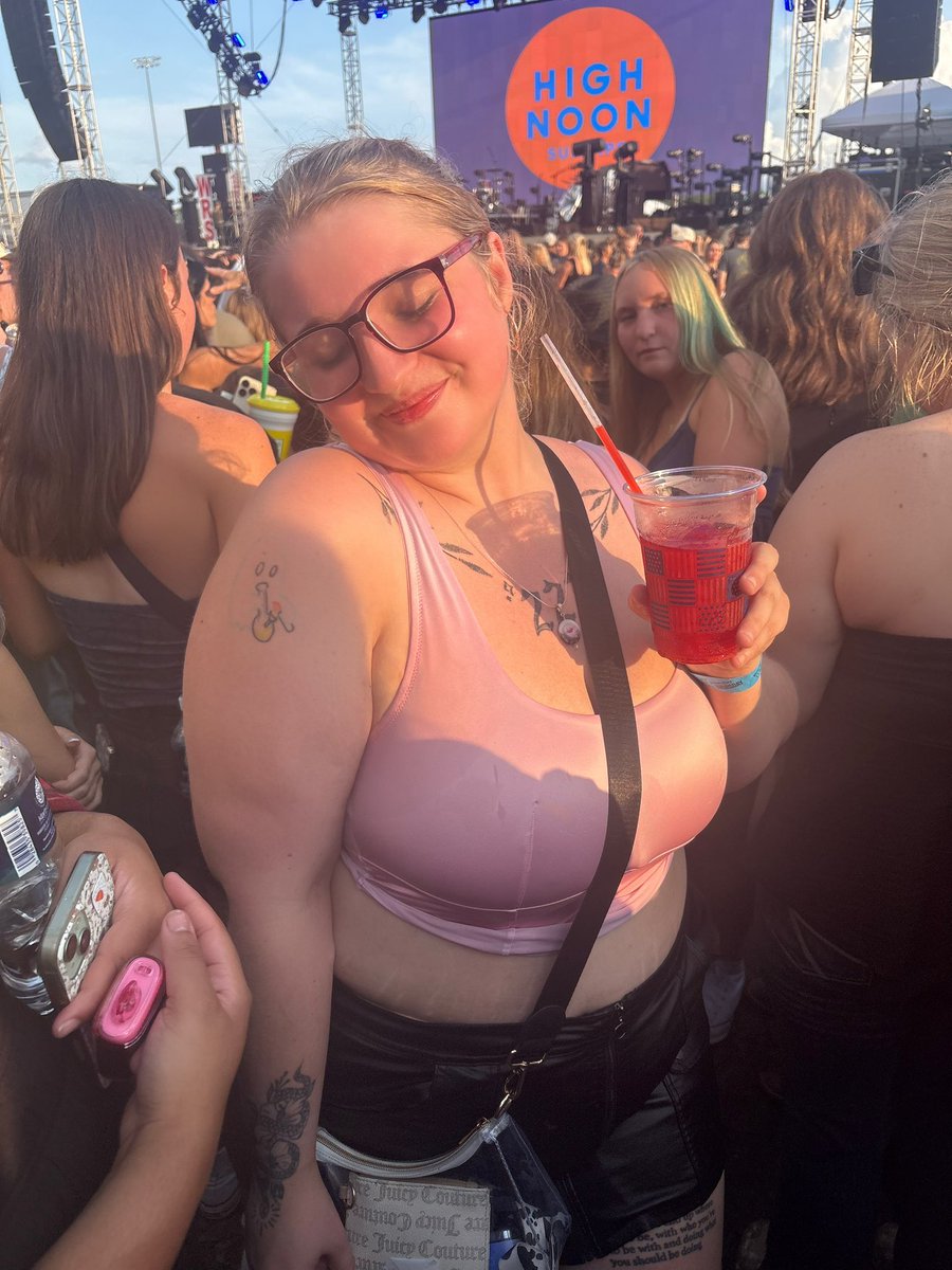 itzzmaads's tweet photo. jessie murph… i love you. 🥰🎫 https://t.co/Xuyw52M6Gc