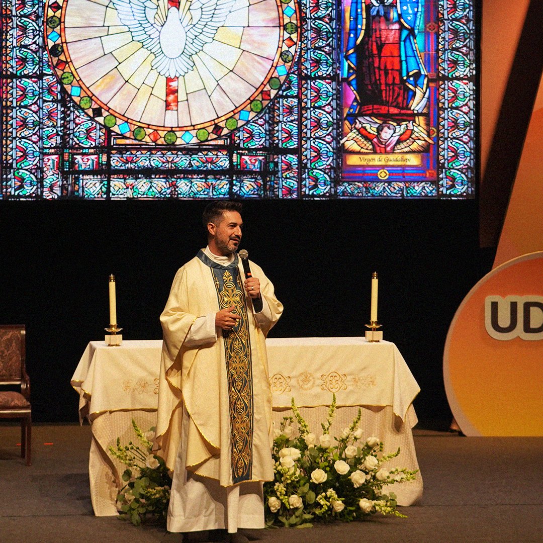 udem's tweet photo. Celebramos 57 años recordando de dónde venimos, reconociendo lo que hemos construido y mirando hacia lo que sigue. 💛

¡Felices 57 años, comunidad UDEM! 🎉 https://t.co/o8anhFGal4