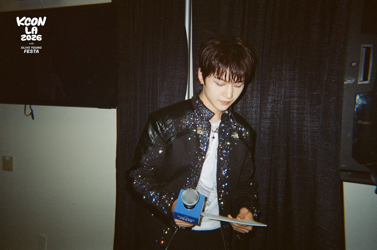 kconusa's tweet photo. [#KCONLA2026] Behind the Scene: Film Camera by #ZEROBASEONE

photo by. @ZB1_official 

📌Pre-register now for KCON LA 2027 and be the first to get the latest KCON news and updates!
🔗https://t.co/I5DbHatE0i

-
KCON LA 2026
AUG 14-16
https://t.co/0wcVXh0tET Arena, LA Convention Center

Let’s #KCON