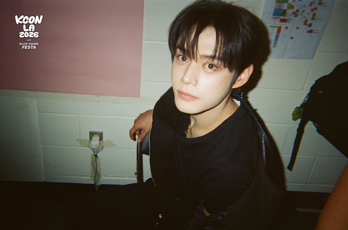 kconusa's tweet photo. [#KCONLA2026] Behind the Scene: Film Camera by #ZEROBASEONE

photo by. @ZB1_official 

📌Pre-register now for KCON LA 2027 and be the first to get the latest KCON news and updates!
🔗https://t.co/I5DbHatE0i

-
KCON LA 2026
AUG 14-16
https://t.co/0wcVXh0tET Arena, LA Convention Center

Let’s #KCON