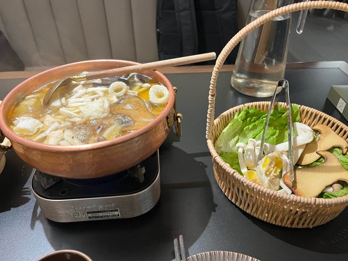 ALgodaeie's tweet photo. 1am street food stall, warm miso soup in chipped ceramic bowl, steam curling up to meet the cool night breeze https://t.co/h4PQGJvW0K