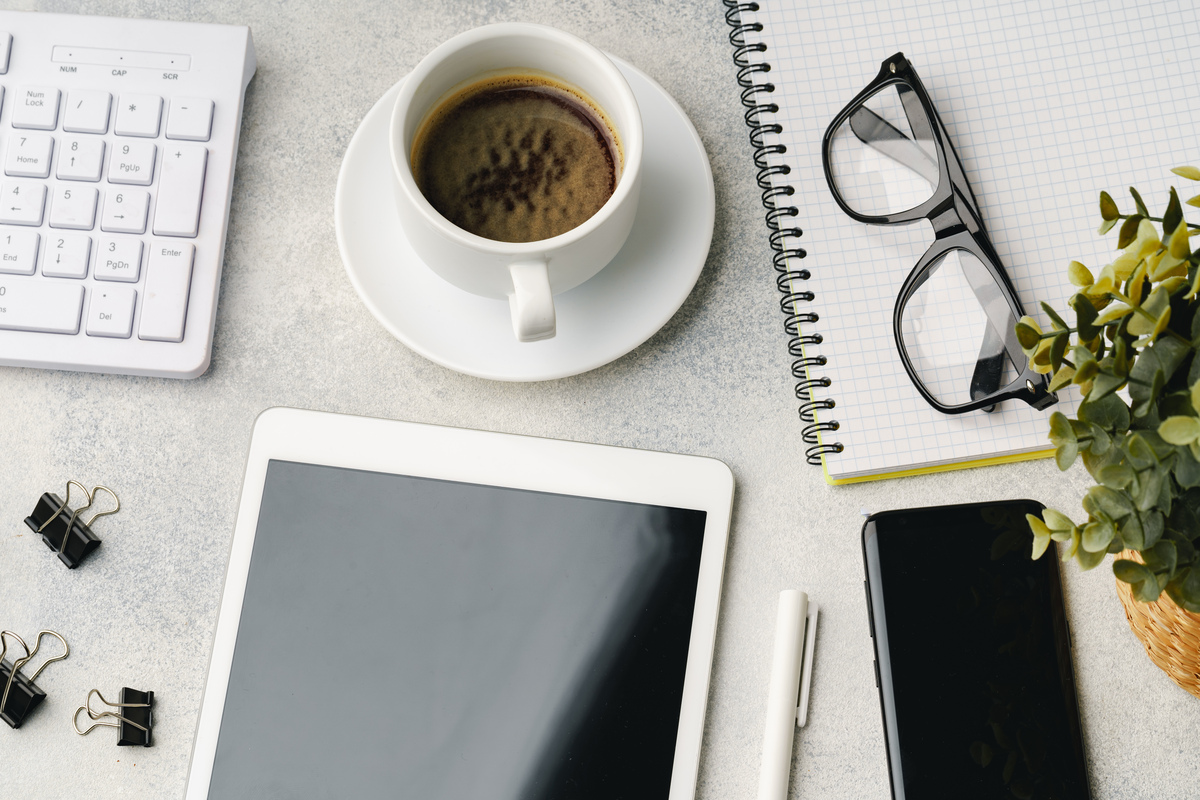 hakanbahtiyar2's tweet photo. Pulling a late shift at the desk—coffee’s gone cold, but that last report’s finally in the inbox. #WorkLate #DailyGrind https://t.co/9yVx7NhUEQ