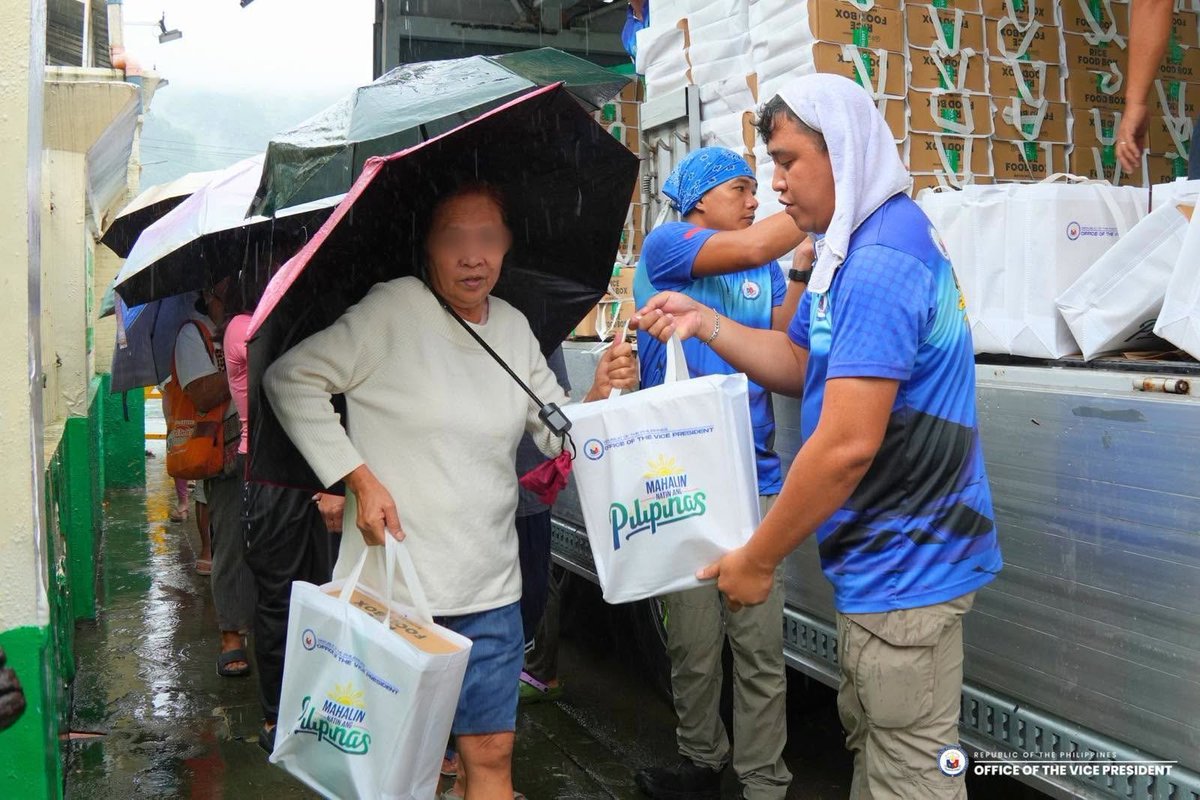 smninews's tweet photo. OVP RELIEF OPS
Nagsagawa ng relief operations ang Office of the Vice President (OVP) ngayong Miyerkules, Setyembre 9, sa Olongapo para sa mga miyembro ng LGBTQ+ community at mga mangingisda na naapektuhan ng pagbaha dulot ng Bagyong #LuisPH, #MaymayPH at #NenengPH.
πΈ OVP https://t.co/6B5SQ3G6i6