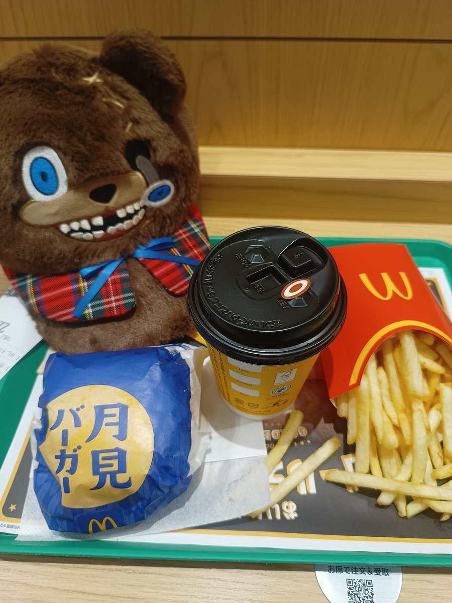Zumepop's tweet photo. ユニバ着いたけどまずは腹ごしらえ…笑
もう今からドキドキしてる〜！ https://t.co/AKUOOgiZwH