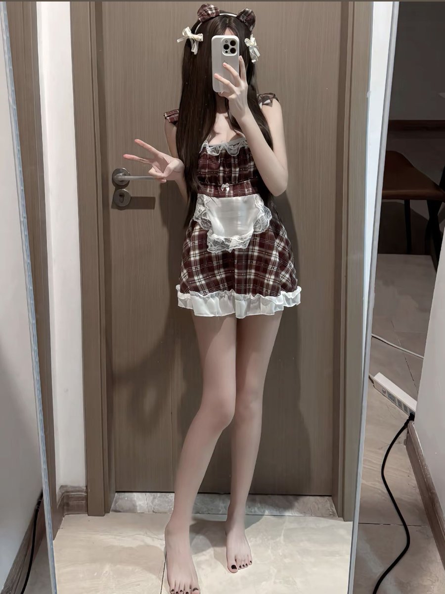 Glezreynosa's tweet photo. 招聘一条狗，要求秒回消息，敏感多疑，恋爱脑，玻璃心，有严重分离焦虑，干嘛都要跟我讲，不跟我报备就
会抑郁不安，离开我一会就立马死。 https://t.co/G9vDWHdWJc