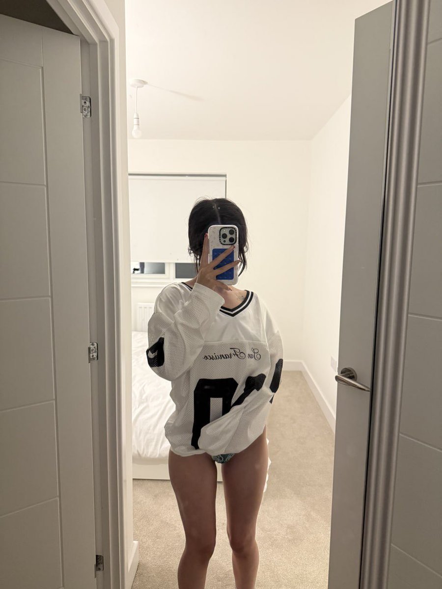 annablistbelle_'s tweet photo. i didn't wear this for attention i wore it cuz it's hot  …outside. the weather. focus https://t.co/GvV2KizPf4
