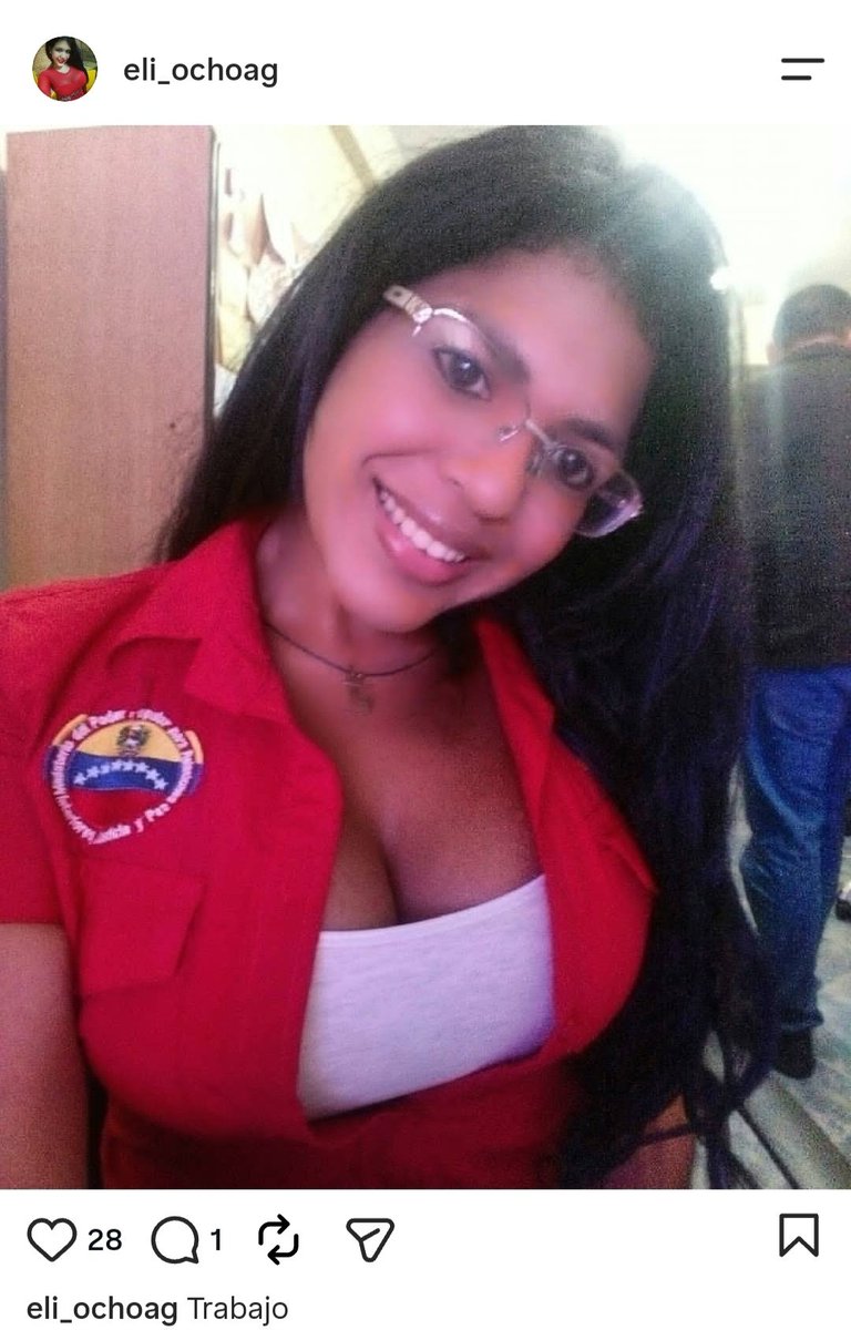 jesusmedinae's tweet photo. ¡Atención! Identificada la mujer que confiesa sus crímenes y dice estar apadrinada por Diosdado Cabello, la misma cometió apología del delito y dice ser "la tapa del frasco de mayonesa".
La individua, responde al nombre de Elizabeth Ochoa y trabaja en el Ministerio de Interior y Justicia.

@dcabellor veremos si la apadrinadas como ella dice.