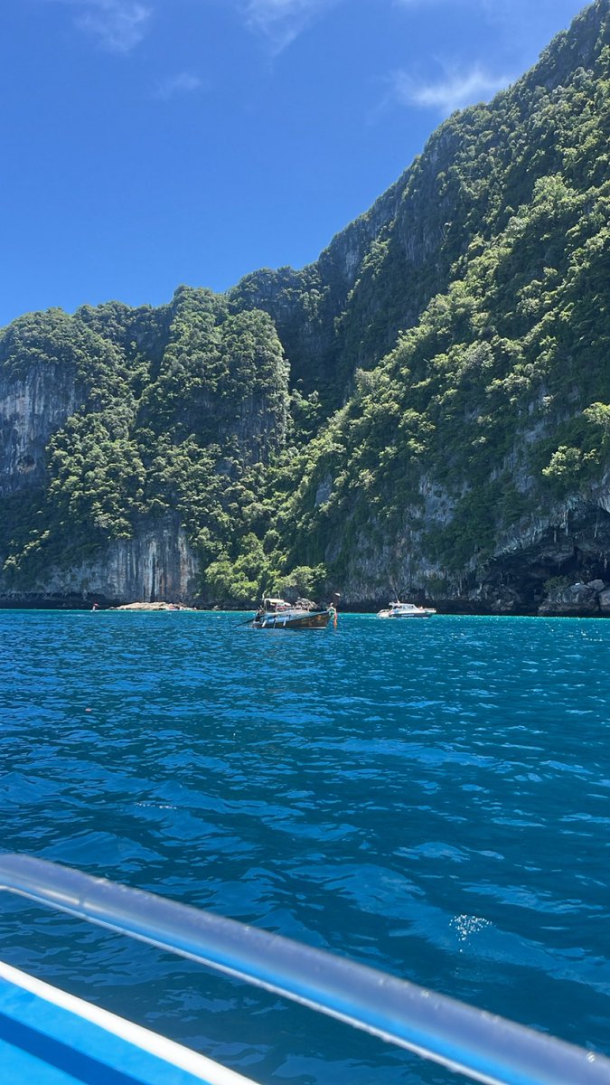 7k_vv's tweet photo. صباح الخير من بوكيت 🇨🇷💙 https://t.co/nxqwZJ6eXv