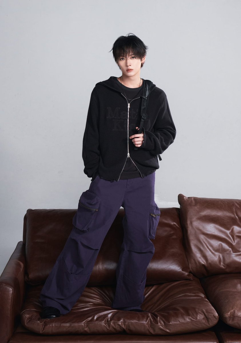 leeknowsaurus98's tweet photo. LeeKnow brings an effortless edge to Matin Kim’s 26FW campaign. 

LEEKNOW MATIN KIM 26FW AMBASSADOR
#LEEKNOWXMATINKIM 
#마뗑킴X리노 https://t.co/cYjYZcfFGg