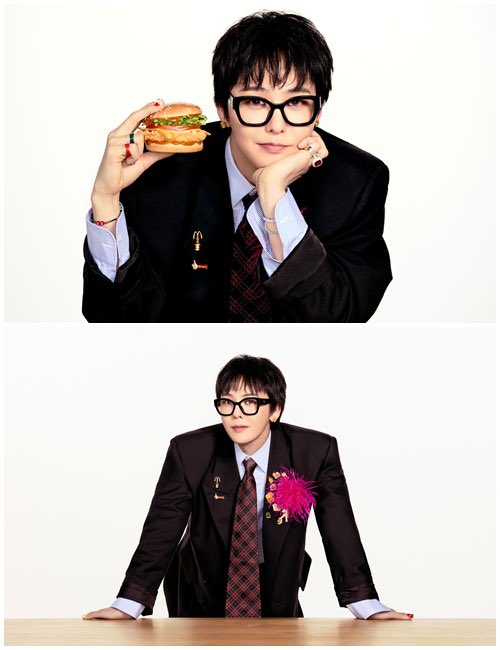 gdragon_pp's tweet photo. 📰 맥도날드, 지드래곤과 아시아 13개국 캠페인...한국서 시작하는 ‘K-웨이브’

맥도날드의 아시아 13개 마켓이 참여하는 대형 캠페인이 한국맥도날드의 주도로 진행된다. 글로벌 아티스트 지드래곤(G-DRAGON)이 캠페인 모델로 참여하며, 한국에서 개발한 ‘고추장 버터 소스’를 모티브로 각국에서 현지화한 메뉴를 선보인다.

한국맥도날드는 오는 17일부터 참여 국가별로 순차적으로 전개되는 이번 캠페인의 주요 내용을 9일 공개했다.

이번 캠페인에서 가장 눈에 띄는 부분은 지드래곤과의 파트너십이다. 음악뿐 아니라 패션과 예술, 대중문화 전반에서 영향력을 발휘하는 지드래곤과 글로벌 브랜드 맥도날드의 협업을 통해 아시아 전역에 한국 문화와 브랜드 경험을 확산한다는 구상이다.

캠페인의 출발점인 한국에서는 오는 17일 ‘맥크리스피 고추장 버터’와 ‘맥스파이시 고추장 버터’ 등 신메뉴 2종을 출시한다. 

이달 말에는 지드래곤이 설립한 패션 브랜드 피스마이너스원(PEACEMINUSONE)과 협업한 한정판 굿즈도 선보인다. 맥도날드와 피스마이너스원의 브랜드 감성을 담은 굿즈를 통해 캠페인을 메뉴에 그치지 않고 패션과 라이프스타일 영역으로 확장한다는 계획이다. 구체적인 굿즈 내용은 추후 공개될 예정이다.

이번 캠페인은 한국에서 개발한 메뉴 콘셉트와 K-컬처를 아시아 각국으로 확산한다는 점에서 기존 글로벌 캠페인과 차별화된다. 특히 한국맥도날드가 캠페인을 기획하고 아시아 13개 마켓의 참여를 이끌었다는 점에서 한국 시장의 콘텐츠 기획 역량을 글로벌 사업에 활용하는 사례로도 볼 수 있다.

한국맥도날드 관계자는 “이번 캠페인은 한국맥도날드가 기획하고 주도해 아시아 전역에서 진행된다는 점에서 의미가 크다”며 “맥도날드와 지드래곤, 두 아이콘의 특별한 만남을 통해 아시아 전역의 고객들이 한국에서 출발한 K-웨이브를 함께 즐기고 맥도날드만의 ‘기분 좋은 순간(Feel Good Moments)’을 경험할 수 있기를 기대한다”고 말했다. [팝콘뉴스]