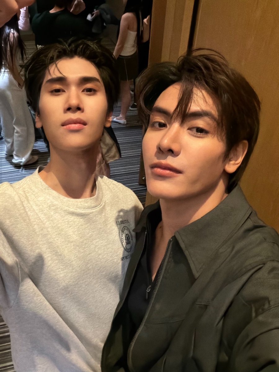 JoongTrend's tweet photo. Happy 5-year anniversary to our brightest stars! Thank you for working so hard and always giving your best. Please remember to take good care of yourselves and know that your fandom is always your safe place

JOONGDUNK 5TH MEMORIES
#JoongDunkGrewTogether5Years https://t.co/9s6hzSk07f
