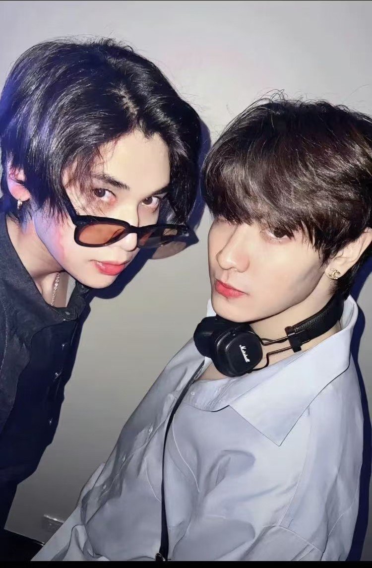 YuLee61's tweet photo. @ChenRcj Happy Anniversary, guys! 🤟🏻 Wishing you all nothing but happiness, good health, and lots of love ❤️ https://t.co/VXiit9iW4e