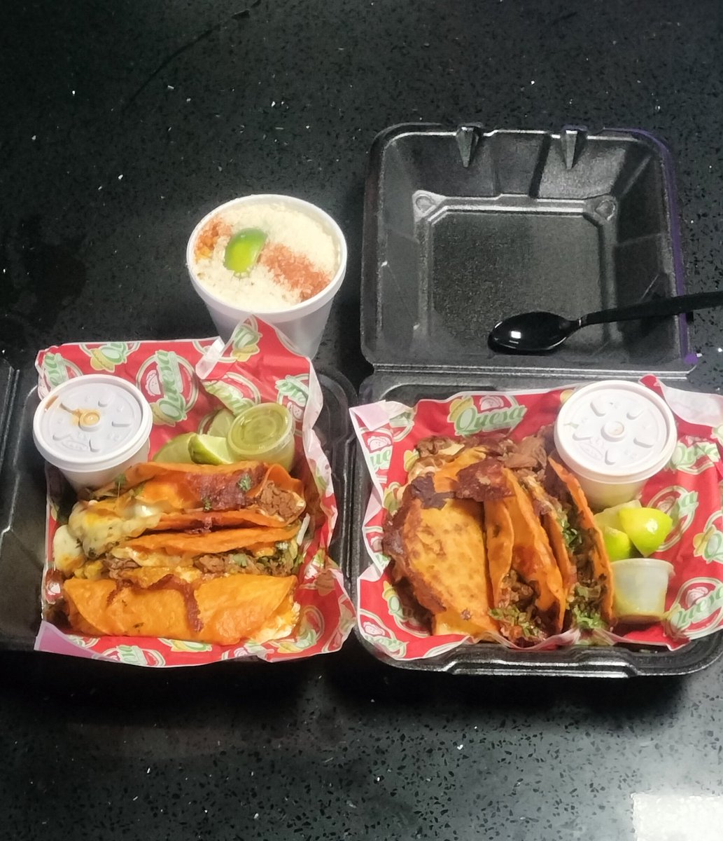 brandonfworld's tweet photo. It is MOST DEFINITELY TACO TUESDAY, out dis bih... 🌮🌮😋🤤 #QuesaLoco #Orlando https://t.co/k21v7HGDwJ