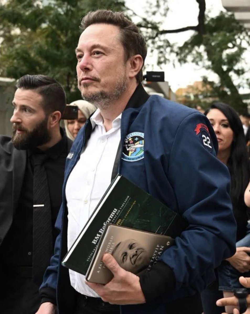 Elonmmchat's tweet photo. If we ever meet in person, would you be happy? https://t.co/6HUdpJyCNS