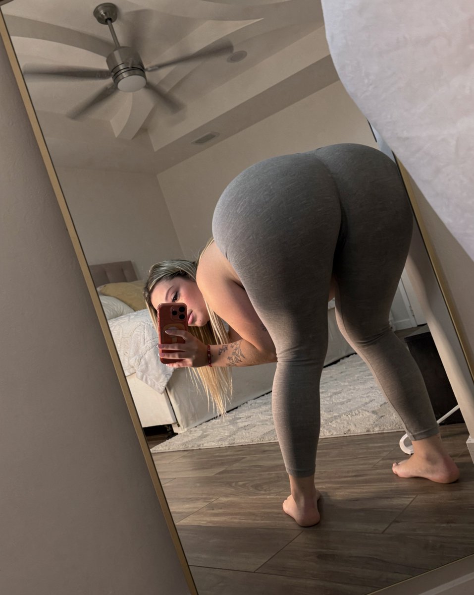 bellabebeex's tweet photo. how's the view https://t.co/lLB7VcnlQ3