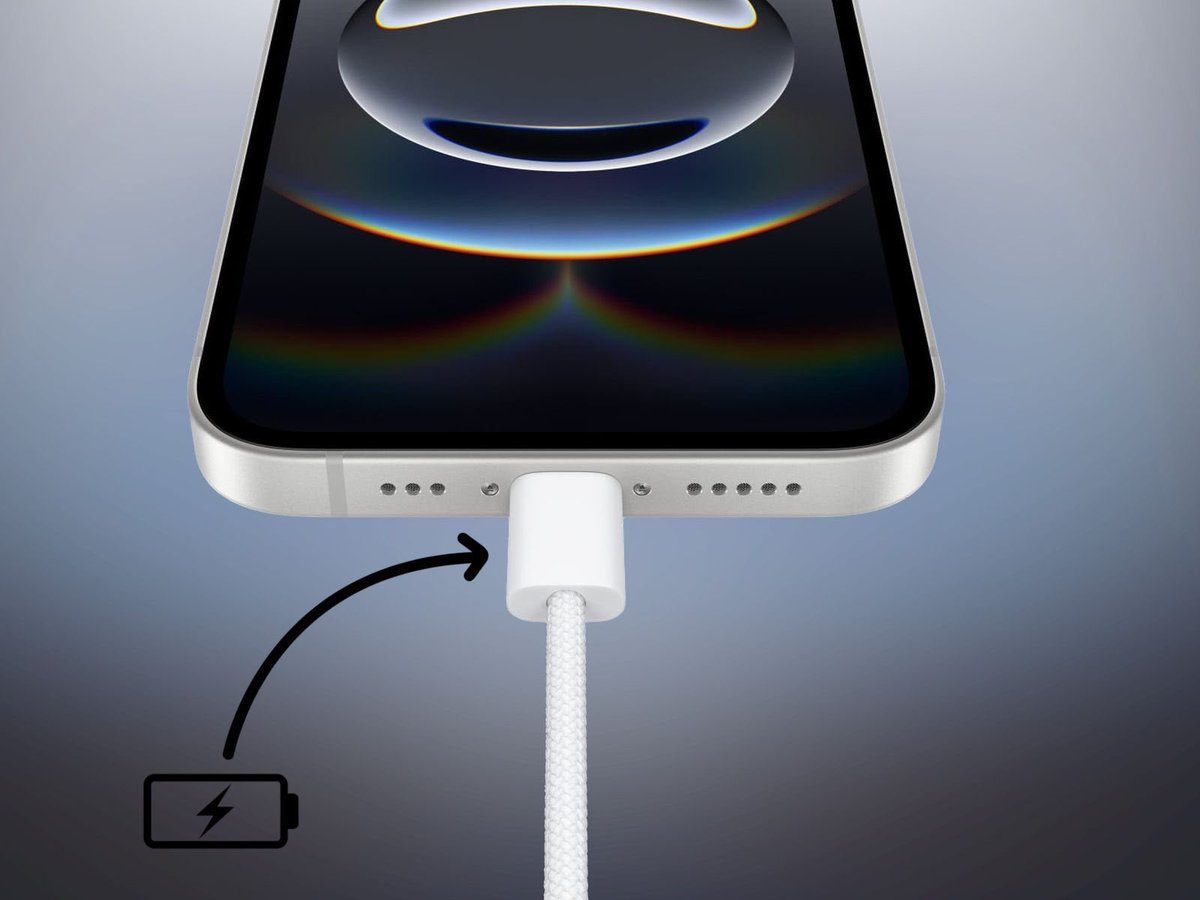LegitTechLeaks's tweet photo. The iPhone 18 will have a BUILT IN charge-port, eliminating the need for batteries https://t.co/wNNRn4Phfu