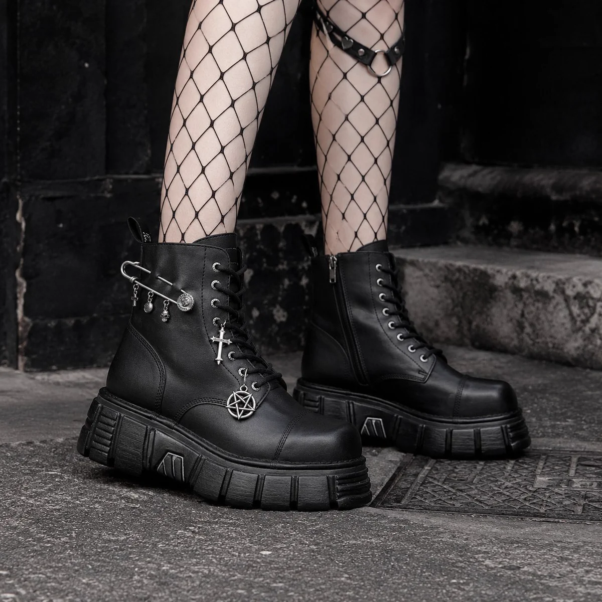 NEW ROCK 厚底ブーツ　41 Spider Rock Web on X: 