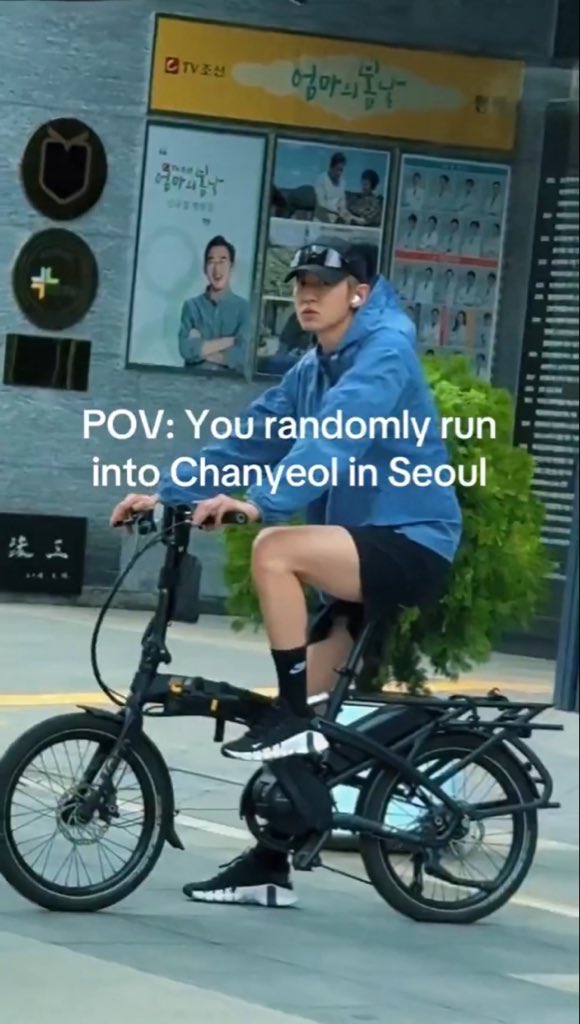 1992inlove's tweet photo. chanyeol!!!! https://t.co/PH1U47dgGR