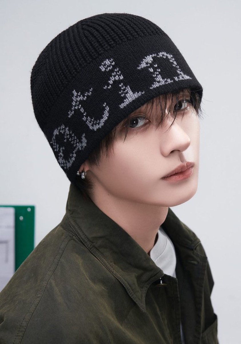 leeknowarchive's tweet photo. Lee Know embodies Matin Kim’s casual streetwear aesthetic so well 😭

LEEKNOW MATIN KIM 26FW AMBASSADOR 
#LEEKNOWxMATINKIM https://t.co/isDesjB9cC