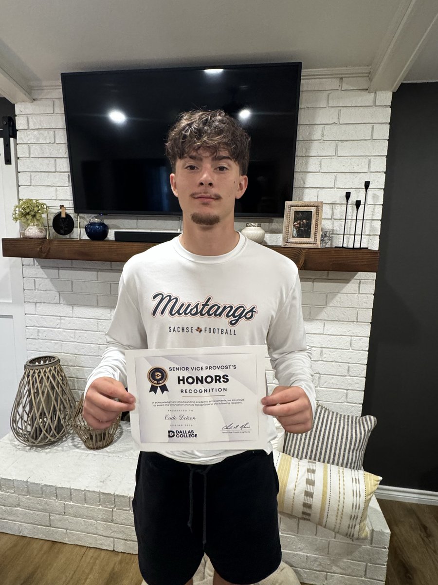 Cade_De_Leon's tweet photo. Honored and grateful to receive this recognition as a student-athlete. Being a student-athlete means putting in the work both on the field and in the classroom. Thank you to my coaches, teachers, and family for always pushing me and supporting me. @dallascollegetx @CoachONealB @CoachAdkins_ @SachseStangs @CoachFWilliams