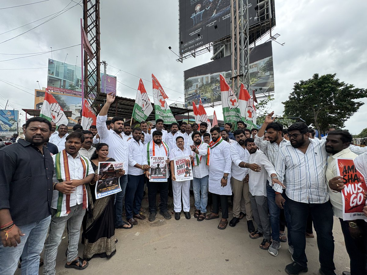 KNagenderReddy's tweet photo. రంగారెడ్డి జిల్లా యువజన కాంగ్రెస్ అధ్యక్షతన నిరసన కార్యక్రమం .
ఢిల్లీలో శాంతియుతంగా నిరసన చేస్తున్న విద్యార్థులపై పెల్లెట్ గన్‌లతో కాల్పులు జరిపిన ఘటనను తీవ్రంగా ఖండిస్తూ,
ఈ ఘటనకు బాధ్యత వహించి కేంద్ర హోం శాఖ మంత్రి అమిత్ షా గారిని మంత్రివర్గం నుండి బర్తరఫ్ చేయాలని డిమాండ్ చేస్తూ https://t.co/nU48NrDDkN