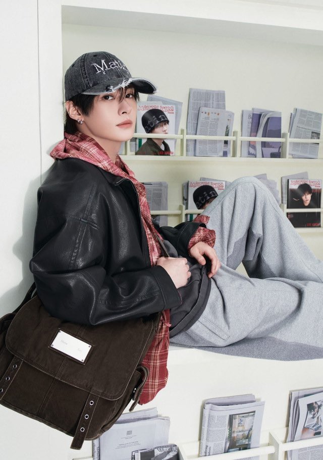 Itzhyunfx's tweet photo. Que precioso se ve el embajador 💗🙂‍↕️

LEEKNOW MATIN KIM 26FW AMBASSADOR 
#LEEKNOWxMATINKIM
#마뗑킴X리노 https://t.co/50C0lBmxiU
