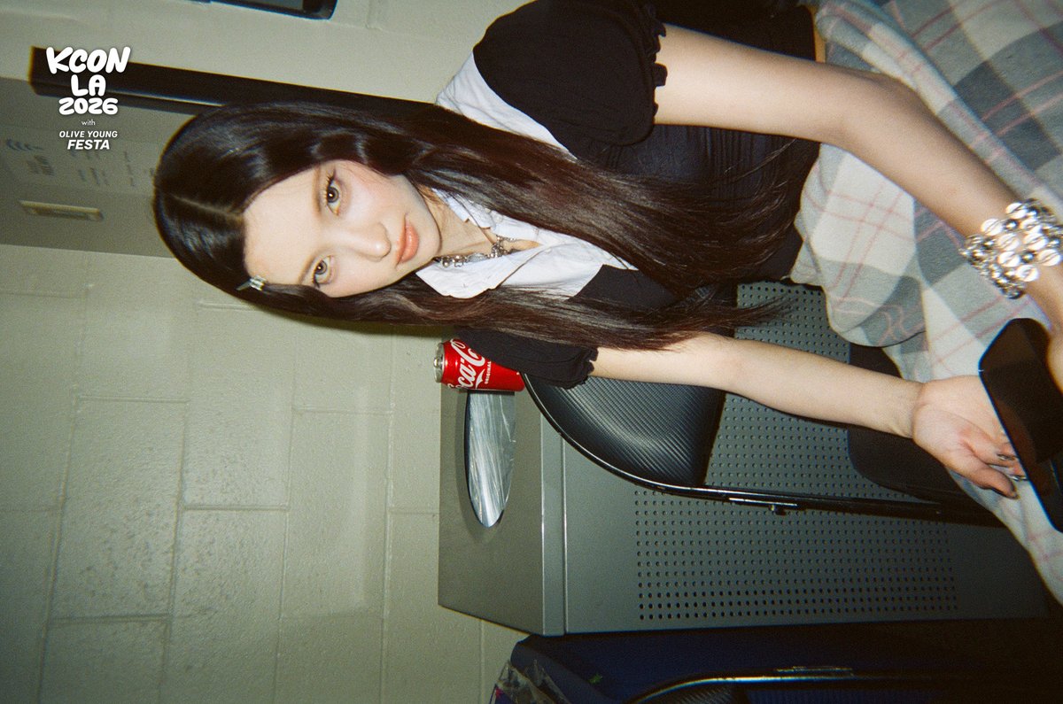 KCON_official's tweet photo. [#KCONLA2026] Behind the Scene: Film Camera by #아일릿 #ILLIT

photo by. @ILLIT_official

📌Pre-register now for KCON LA 2027 and be the first to get the latest KCON news and updates!
🔗https://t.co/P68JfCcxQw

-
KCON LA 2026
AUG 14-16
https://t.co/qiQnsCTiVv Arena, LA Convention Center

Let’s #KCON