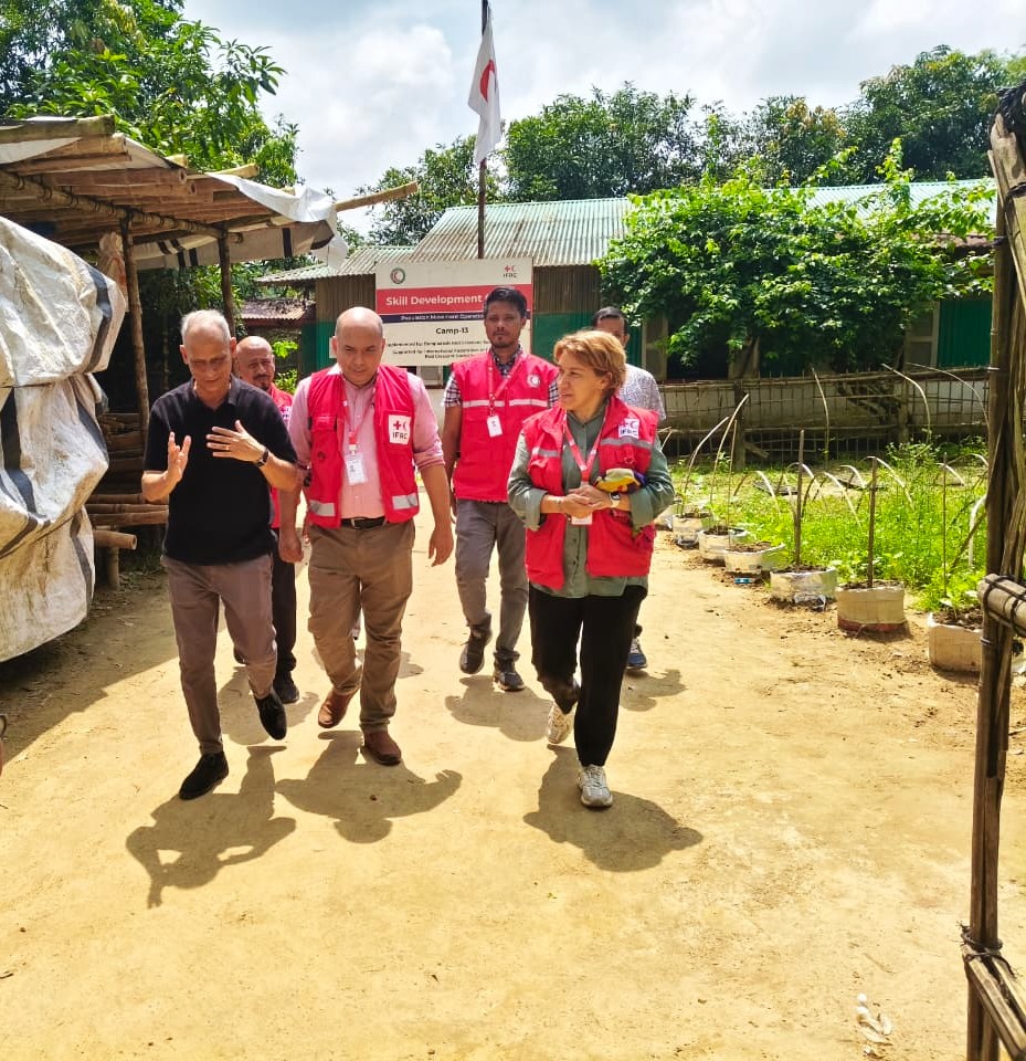 BDRCS1's tweet photo. Seval GUZELKILINC, HoD, @ifrc, 🇧🇩, visited @BDRCS1 humanitarian activities in Cox’s Bazar camps on 8 Sept.

She engaged with camp communities, staff &amp; volunteers, visiting Field Hospital, shelter, FSM plant, DAPS Centre &amp; vocational training activities.

#HumanitarianAction https://t.co/CuhFtJKZvP
