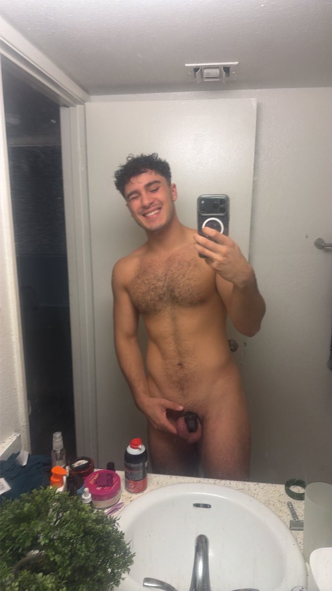 lucasmoralesss's tweet photo. getting muscle bottoms locked is the gay agenda in action btw https://t.co/HNlzgaxpam