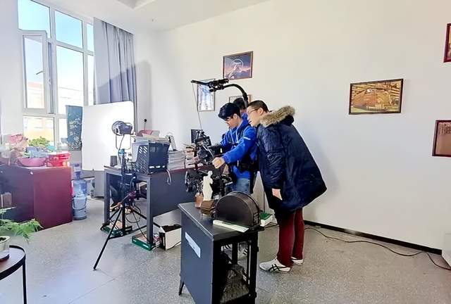 VolkanGulehnsd's tweet photo. Just wrapped the most chaotic fun day on the new variety show set! Camera's rolling, laughs are nonstop, can already tell this will be the summer's must-watch vibe https://t.co/6nCCzcVrgM