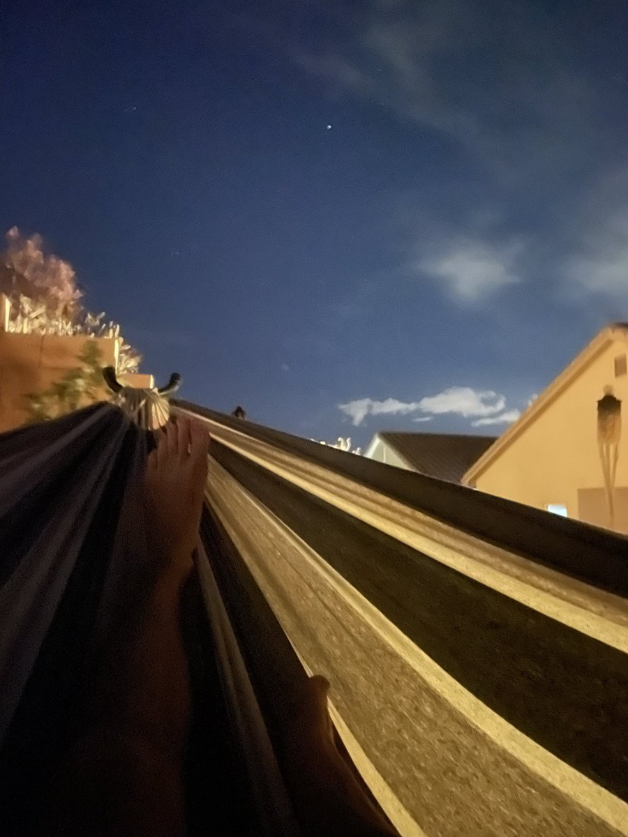 LickliderKevin's tweet photo. Feels like a storm rolling in. Time to lay in the hammock and see if I wake up in a downpour. https://t.co/ppiQ0Dn5Yc