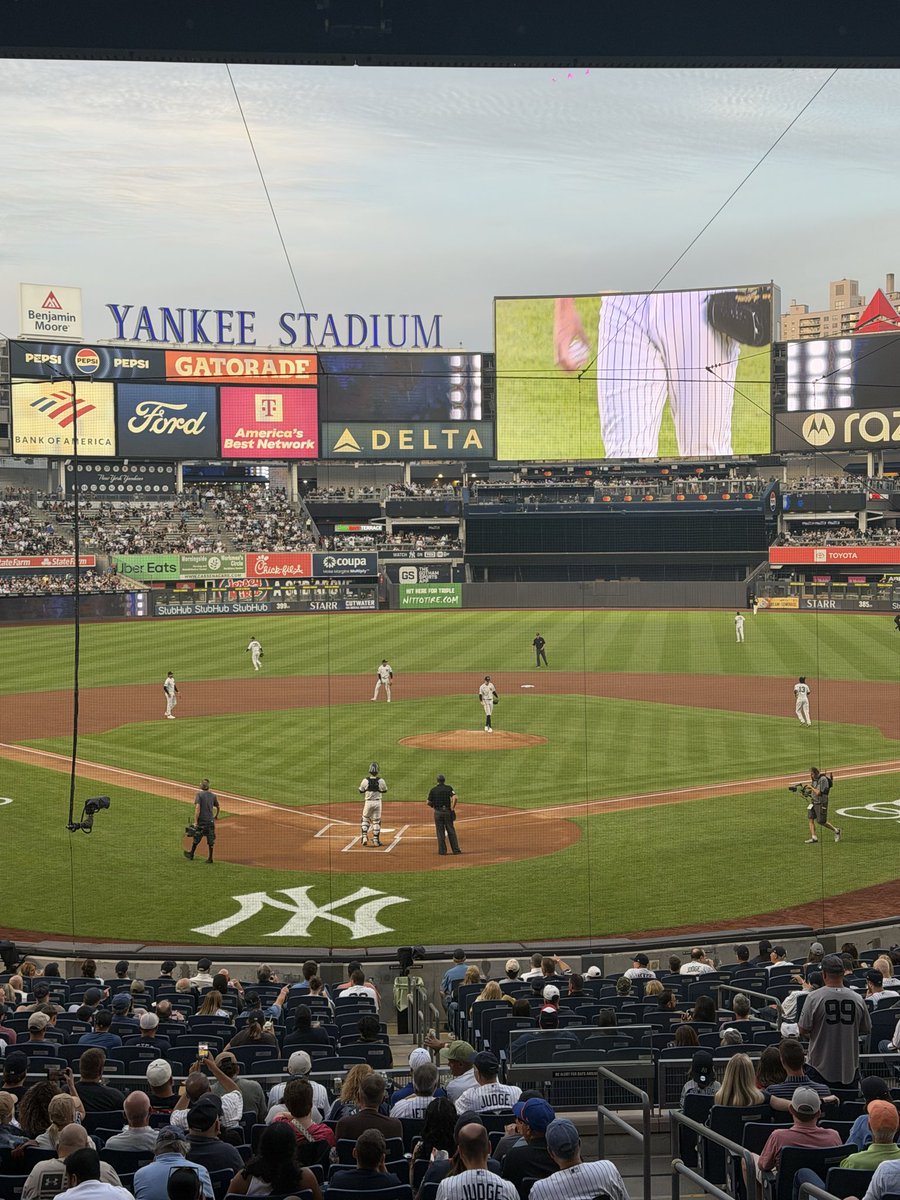 BXTCOINPXPI's tweet photo. Chat we lived through $200 offers at the stadium for the Naruto X Yankees giveaway. 40,000 Cards and Judge’s return made for pure pandemonium in the Bronx! https://t.co/AHp0t3Ja5E