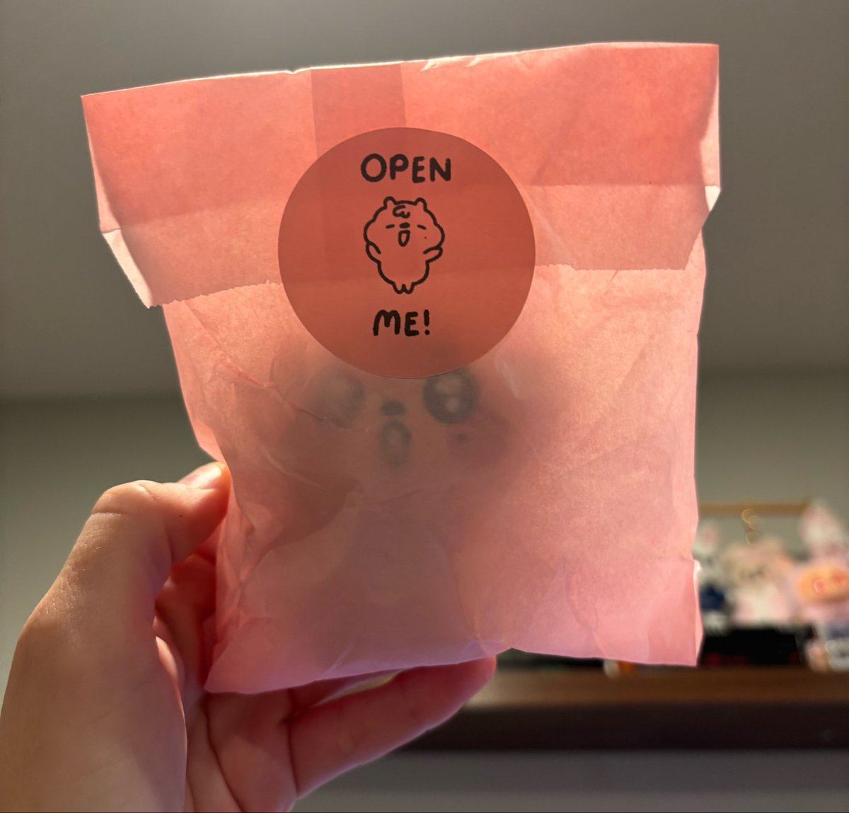 lollieeel's tweet photo. bro idk if im gonna open him https://t.co/kuqU33sL6O