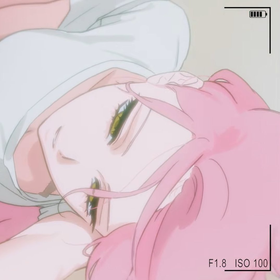 suchine_toki's tweet photo. I really like the contrast between how Sua and Mizi were promoted in different circumstances. Sua's meant to be doll-like, while Mizi's meant to be a sensual object. It's the madonna-whøre complex, where women are either pure or promiscuous https://t.co/U7TPvZffLe