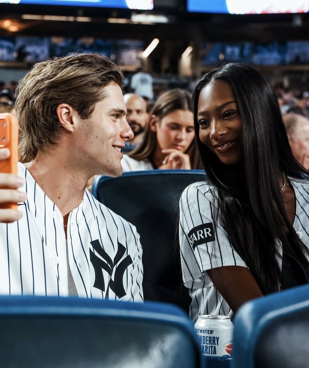 taysinfiniti's tweet photo. NY looks so good on them https://t.co/CRaiNPqj0b