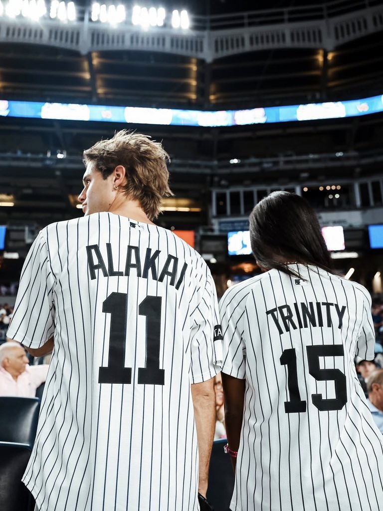 taysinfiniti's tweet photo. NY looks so good on them https://t.co/CRaiNPqj0b