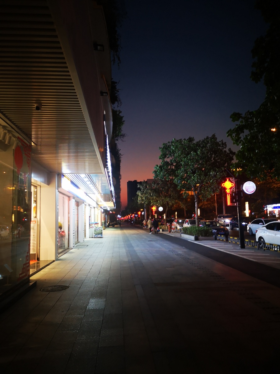 karenlb67's tweet photo. Just caught a neon-lit corner bodega at dusk—city vibes hit different after work https://t.co/mlFy1JnVZX
