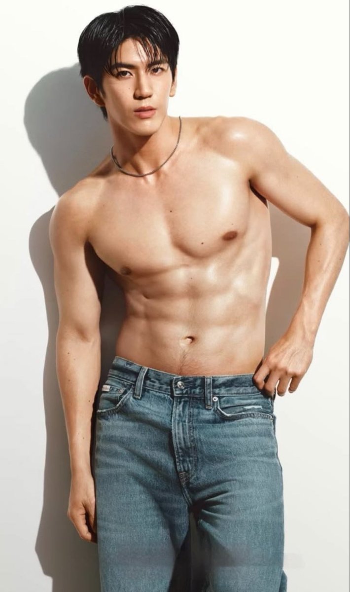 Afterstory9's tweet photo. Wallpaper หน้าจอเลยอ่ะะ 
หล่อมากกกกก เดรสสส😭😭😭

#CalvinKlein @CalvinKlein
#Sea_tawinan @Sea_tawinan https://t.co/by9rFZSnzb
