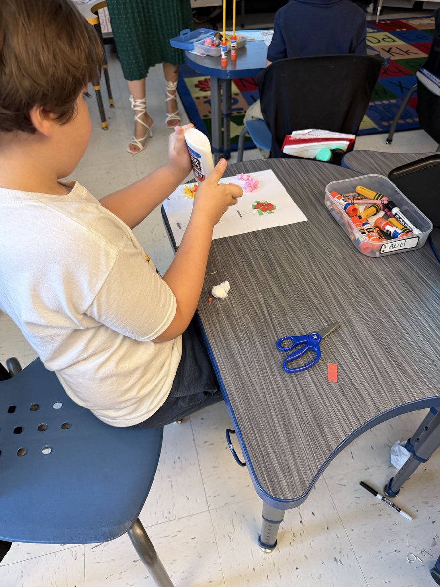 MeaganMartinrez's tweet photo. Our students love when they get to do rise lessons with our speech therapist and other support staff. https://t.co/PGZEt3Qs6w