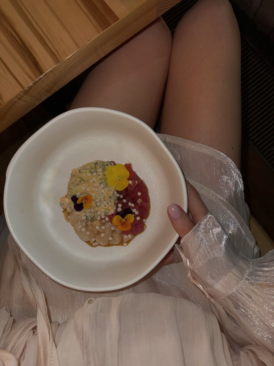 IngeborgHablr's tweet photo. a romantic evening https://t.co/l0vzJZXKXv