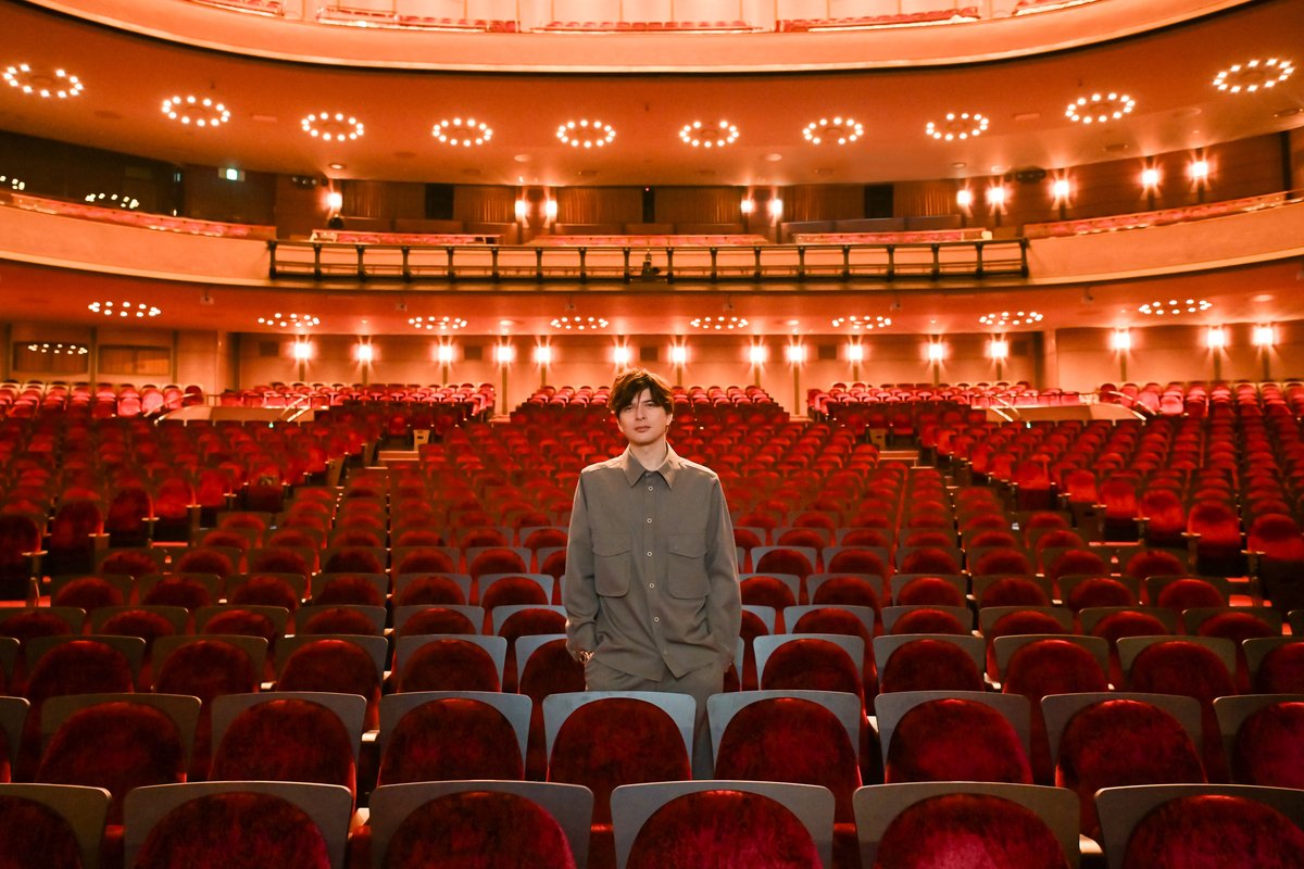 theatergirl_jp's tweet photo. 【オフィシャルインタビュー】

9月10日より、客席椅子が
全面リニューアルされる梅田芸術劇場メインホール

同劇場に数多く出演してきた 
#城田優 さんのインタビューをお届け📷
https://t.co/uyUWWWoAwM

リニューアルされた客席を目にした城田さんが語る、
梅田芸術劇場への想いとは――？ https://t.co/mjNPa3zJIi