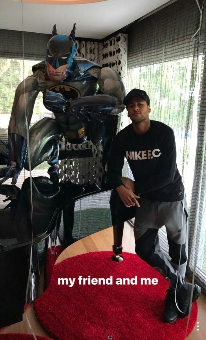 batmadonna's tweet photo. tenho certeza que meus amigos da vida real me vêem assim https://t.co/n7xCZm7O5g