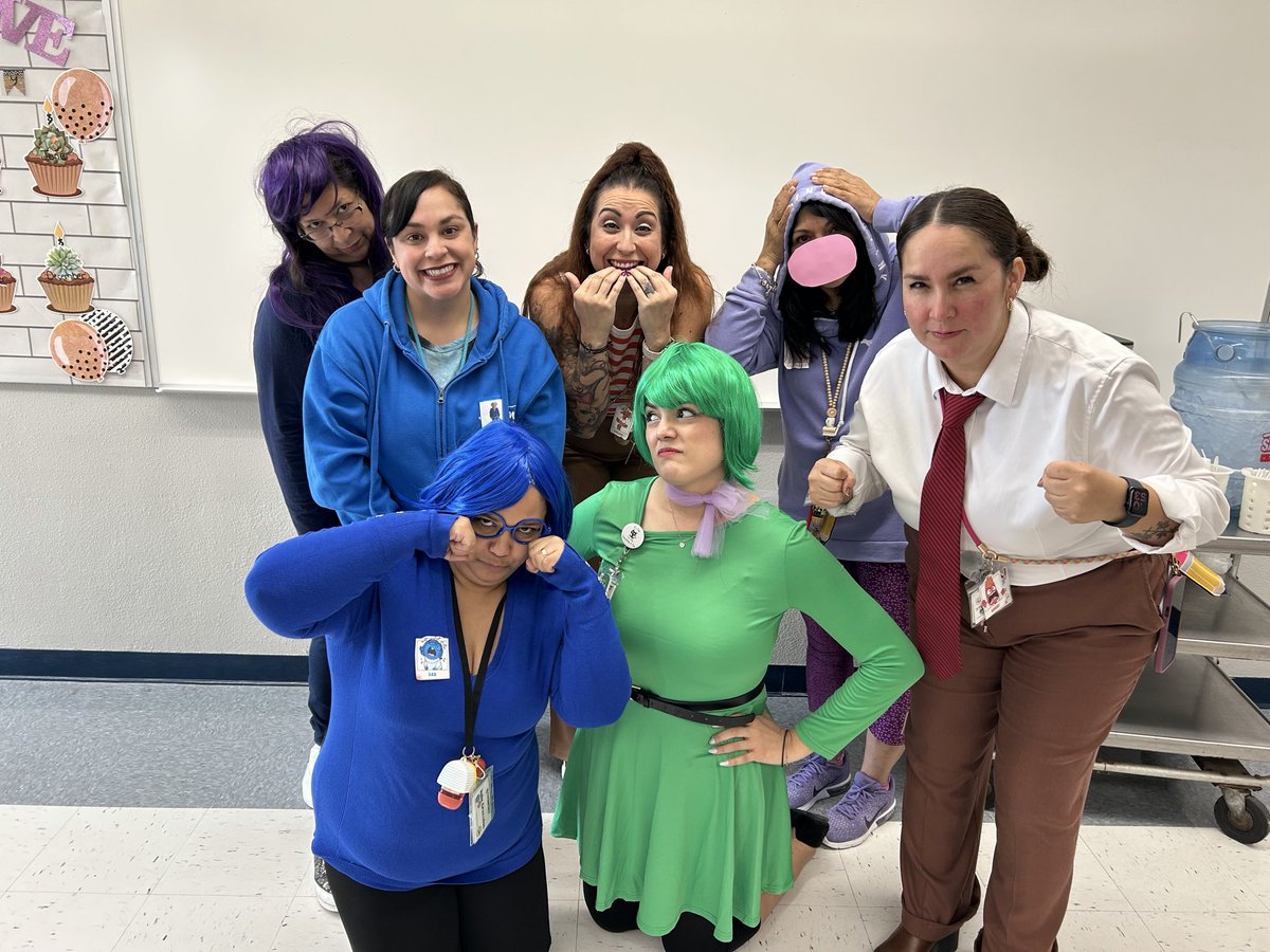 MeaganMartinrez's tweet photo. Riley and her emotions got homecoming week. Kinder team @EdgemereSchool https://t.co/HMFfHzgCmv