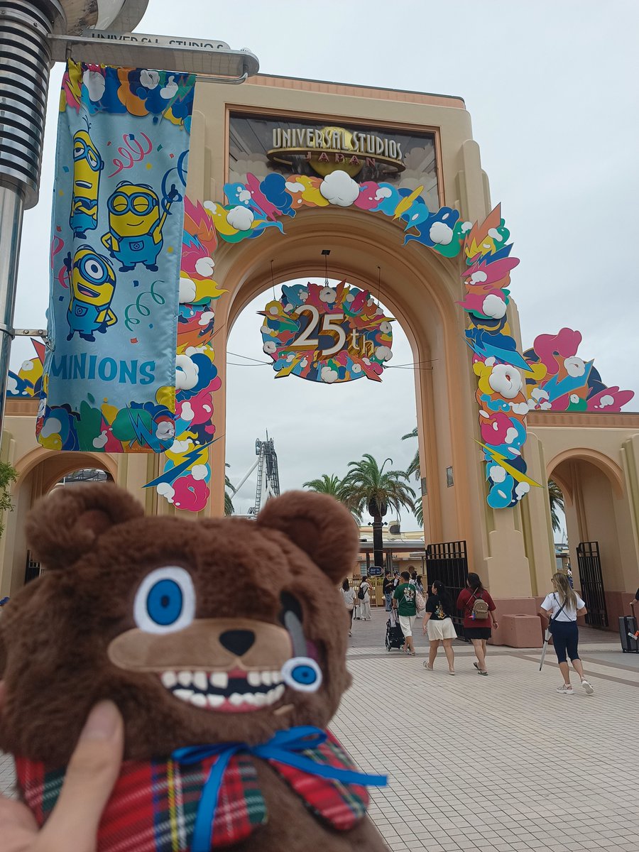 Zumepop's tweet photo. インパ～！
平日の水曜日にユニバ来たの大学生ぶりだ笑
 #USJファン https://t.co/ZIBKPfXcZy