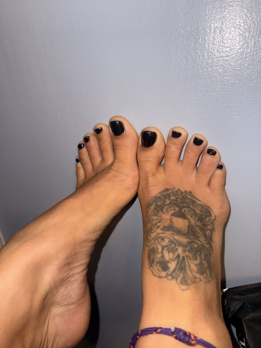 karaaishott's tweet photo. The feet
The face

Which is better??? https://t.co/PsKAEJiGcO